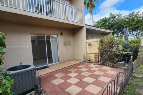 Casa en alquiler en Miami Lakes, Florida, 2 dormitorios, 103.12 m2 № 1991899 - foto 16