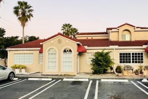 Casa en alquiler en Miami Lakes, Florida, 2 dormitorios, 103.12 m2 № 1991899 - foto 1