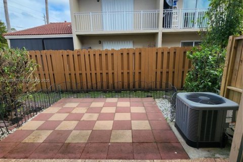 Casa en alquiler en Miami Lakes, Florida, 2 dormitorios, 103.12 m2 № 1991899 - foto 15