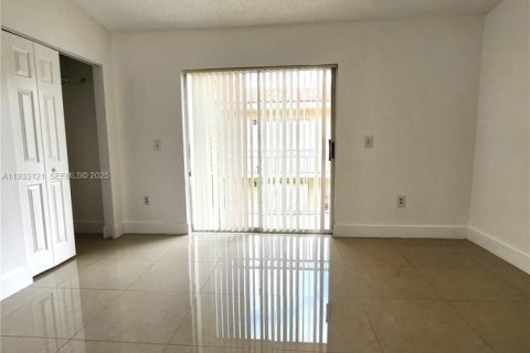 Casa en alquiler en Miami Lakes, Florida, 2 dormitorios, 103.12 m2 № 1991899 - foto 12