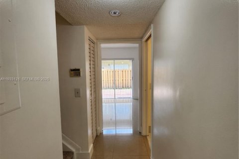 Casa en alquiler en Miami Lakes, Florida, 2 dormitorios, 103.12 m2 № 1991899 - foto 5