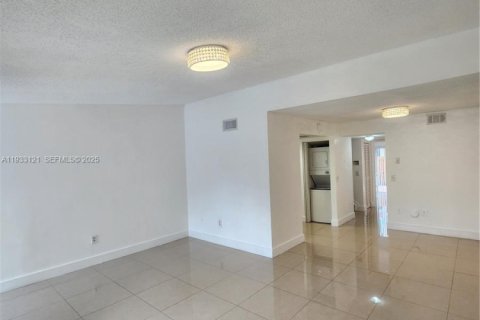 Casa en alquiler en Miami Lakes, Florida, 2 dormitorios, 103.12 m2 № 1991899 - foto 3