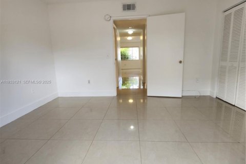 Casa en alquiler en Miami Lakes, Florida, 2 dormitorios, 103.12 m2 № 1991899 - foto 9