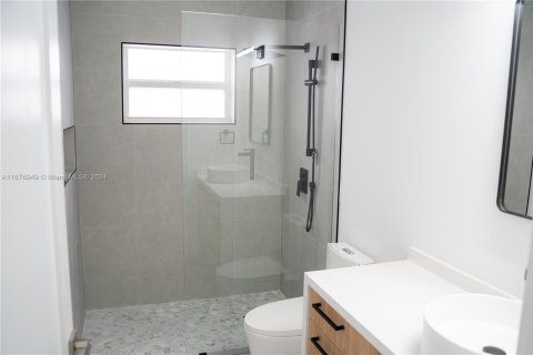 House in Doral, Florida 4 bedrooms, 223.06 sq.m. № 1865753 - photo 19
