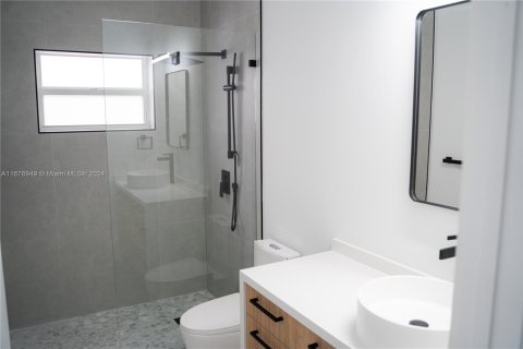 House in Doral, Florida 4 bedrooms, 223.06 sq.m. № 1865753 - photo 16