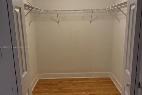 Condo in Bay Harbor Islands, Florida, 2 bedrooms  № 1960248 - photo 16