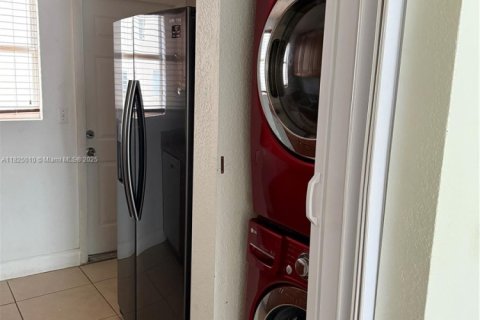 Condo in Bay Harbor Islands, Florida, 2 bedrooms  № 1960248 - photo 9