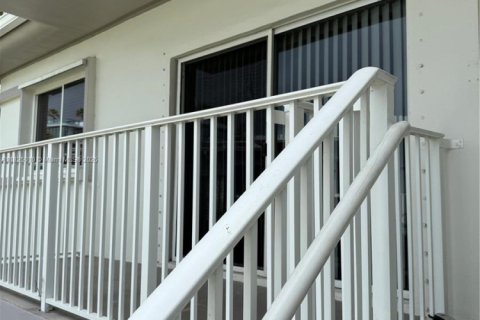 Condo in Bay Harbor Islands, Florida, 2 bedrooms  № 1960248 - photo 5