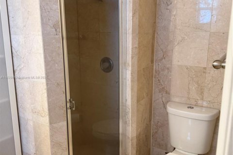 Condo in Bay Harbor Islands, Florida, 2 bedrooms  № 1960248 - photo 18