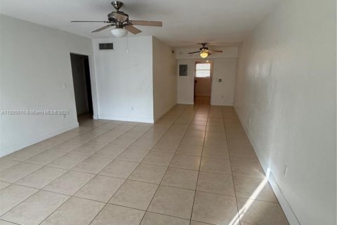 Condo in Bay Harbor Islands, Florida, 2 bedrooms  № 1960248 - photo 6