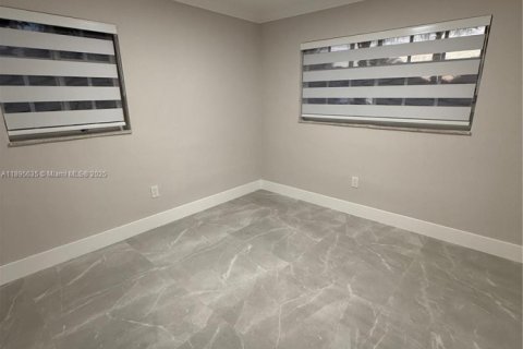 House in Miami Gardens, Florida 4 bedrooms, 108.14 sq.m. № 1947689 - photo 13