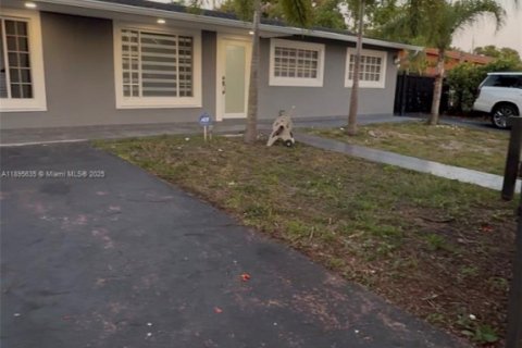 House in Miami Gardens, Florida 4 bedrooms, 108.14 sq.m. № 1947689 - photo 2