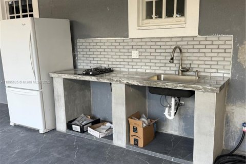 House in Miami Gardens, Florida 4 bedrooms, 108.14 sq.m. № 1947689 - photo 21