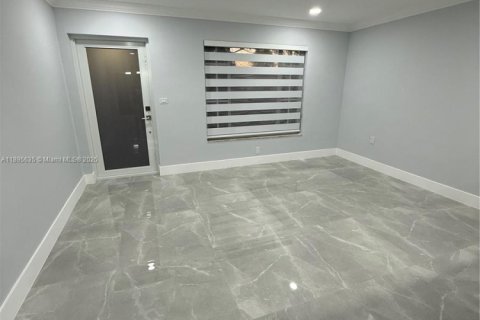 House in Miami Gardens, Florida 4 bedrooms, 108.14 sq.m. № 1947689 - photo 10