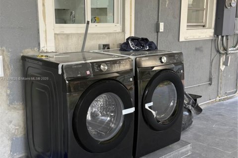 House in Miami Gardens, Florida 4 bedrooms, 108.14 sq.m. № 1947689 - photo 19