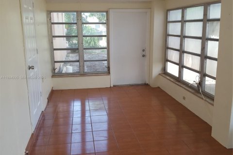 Villa ou maison à vendre à North Miami Beach, Floride: 2 chambres, 110 m2 № 1983967 - photo 4