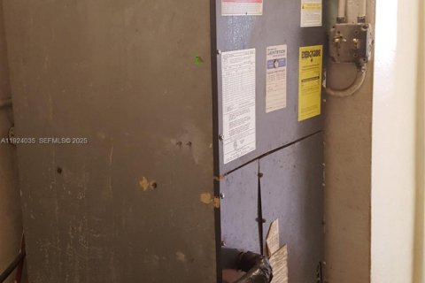 Villa ou maison à vendre à North Miami Beach, Floride: 2 chambres, 110 m2 № 1983967 - photo 8