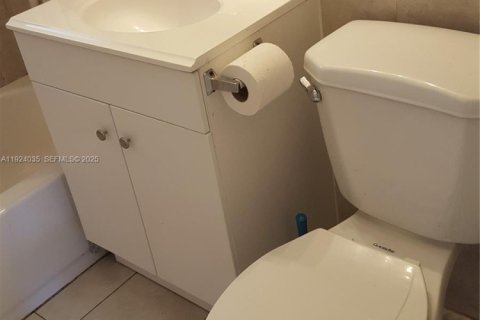 Villa ou maison à vendre à North Miami Beach, Floride: 2 chambres, 110 m2 № 1983967 - photo 10