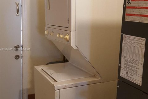 Villa ou maison à vendre à North Miami Beach, Floride: 2 chambres, 110 m2 № 1983967 - photo 9