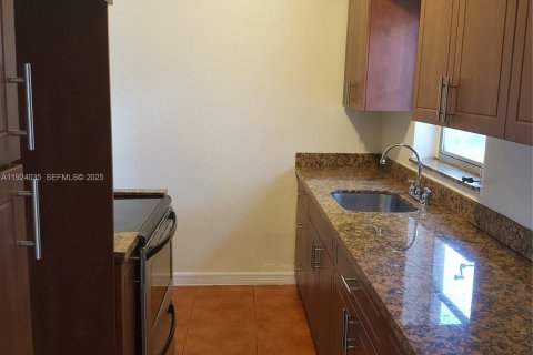 Villa ou maison à vendre à North Miami Beach, Floride: 2 chambres, 110 m2 № 1983967 - photo 2