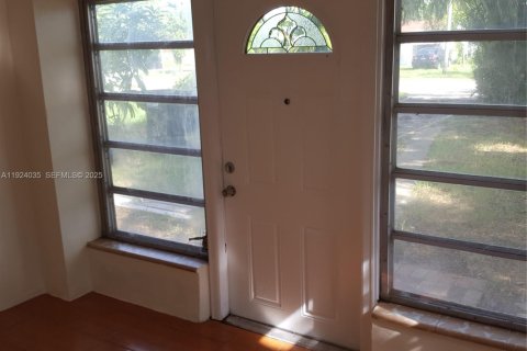 Villa ou maison à vendre à North Miami Beach, Floride: 2 chambres, 110 m2 № 1983967 - photo 7