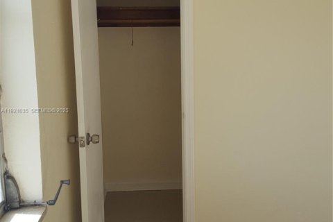 Villa ou maison à vendre à North Miami Beach, Floride: 2 chambres, 110 m2 № 1983967 - photo 12