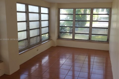 Villa ou maison à vendre à North Miami Beach, Floride: 2 chambres, 110 m2 № 1983967 - photo 5