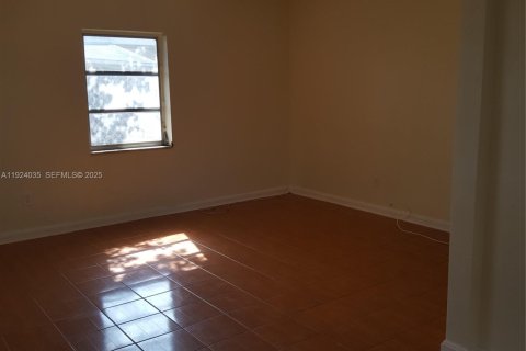 Villa ou maison à vendre à North Miami Beach, Floride: 2 chambres, 110 m2 № 1983967 - photo 6