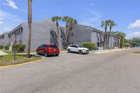 Condo in Tampa, Florida, 1 bedroom  № 1612668 - photo 19