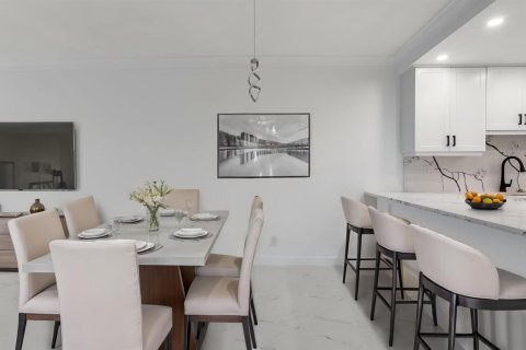 Снять в аренду кондоминиум в Помпано-Бич, Флорида 3 комнаты, 129.13м2, № 2186790 - фото 4