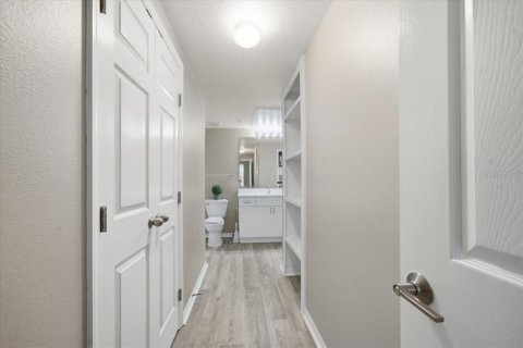 Condo in Tampa, Florida, 1 bedroom  № 2216594 - photo 26