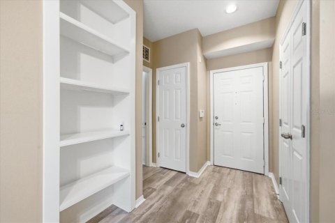 Condo in Tampa, Florida, 1 bedroom  № 2216594 - photo 11