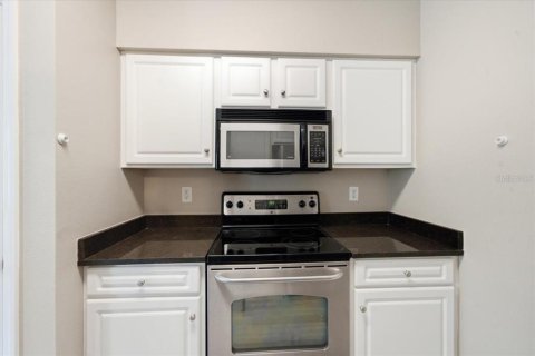Condo in Tampa, Florida, 1 bedroom  № 2216594 - photo 9