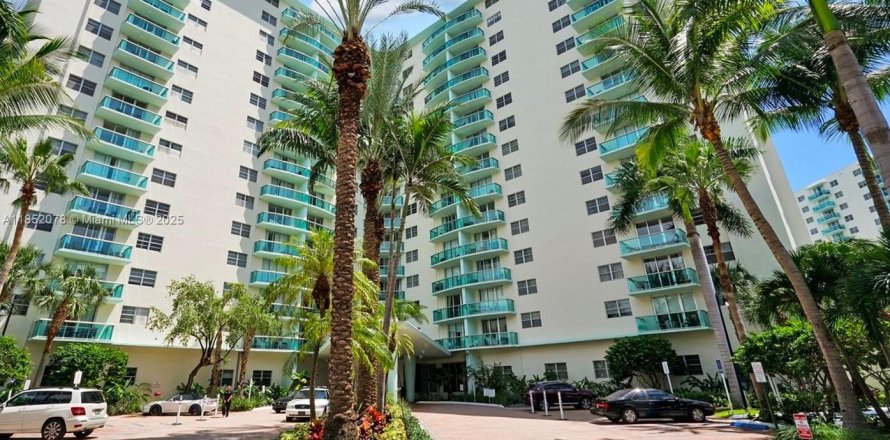 Condominio en Hollywood, Florida, 1 dormitorio № 1874185