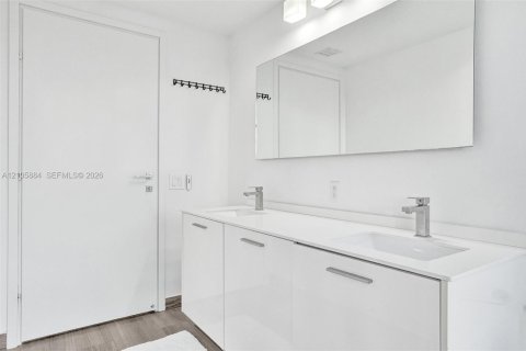 Copropriété à louer à Miami, Floride: 2 chambres, 103.68 m2 № 2414546 - photo 14