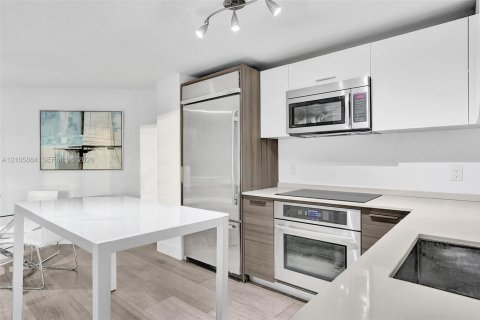 Copropriété à louer à Miami, Floride: 2 chambres, 103.68 m2 № 2414546 - photo 25