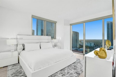 Copropriété à louer à Miami, Floride: 2 chambres, 103.68 m2 № 2414546 - photo 2