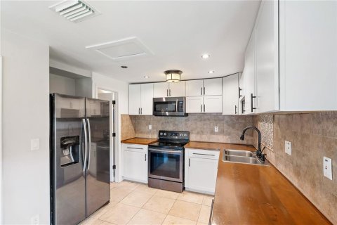 House in Clearwater, Florida 3 bedrooms, 91.88 sq.m. № 1886873 - photo 7