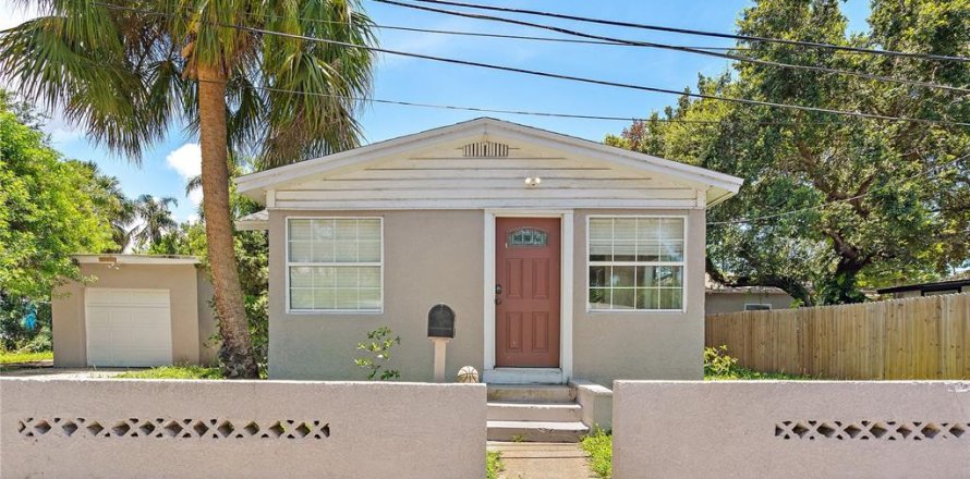 House in Clearwater, Florida 3 bedrooms, 91.88 sq.m. № 1886873