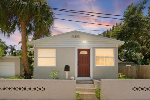 House in Clearwater, Florida 3 bedrooms, 91.88 sq.m. № 1886873 - photo 25