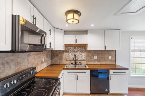 House in Clearwater, Florida 3 bedrooms, 91.88 sq.m. № 1886873 - photo 8