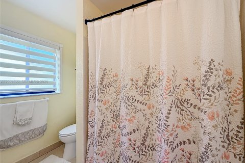 Снять в аренду виллу или дом в Лодерхилл, Флорида 3 спальни, 186.18м2, № 2066682 - фото 27