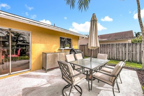 Снять в аренду виллу или дом в Лодерхилл, Флорида 3 спальни, 186.18м2, № 2066682 - фото 13