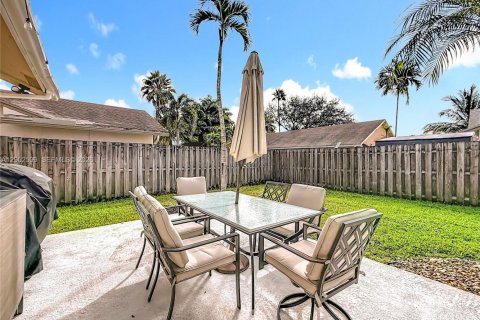 Снять в аренду виллу или дом в Лодерхилл, Флорида 3 спальни, 186.18м2, № 2066682 - фото 12