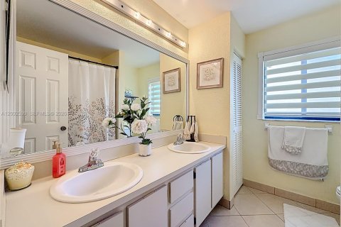 Снять в аренду виллу или дом в Лодерхилл, Флорида 3 спальни, 186.18м2, № 2066682 - фото 26