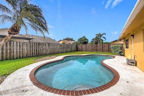 Снять в аренду виллу или дом в Лодерхилл, Флорида 3 спальни, 186.18м2, № 2066682 - фото 14