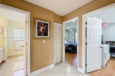 Снять в аренду виллу или дом в Лодерхилл, Флорида 3 спальни, 186.18м2, № 2066682 - фото 28