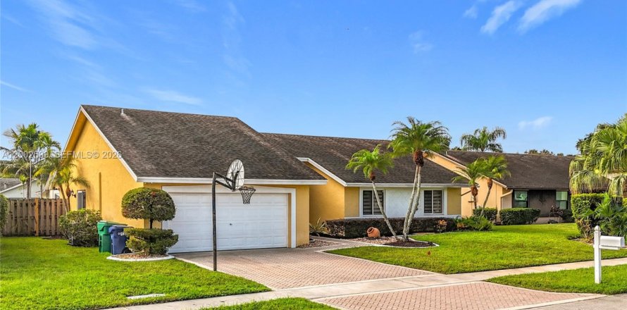 Дом в Лодерхилл, Флорида 3 спальни, 186.18м2 № 2066682