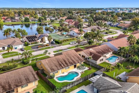 Снять в аренду виллу или дом в Лодерхилл, Флорида 3 спальни, 186.18м2, № 2066682 - фото 5