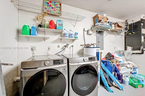 Снять в аренду виллу или дом в Лодерхилл, Флорида 3 спальни, 186.18м2, № 2066682 - фото 23